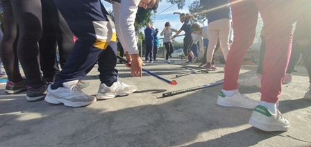 VISITA DEL CENTRO OCUPACIONAL LA COSTERA: ACTIVIDAD HOCKEY 